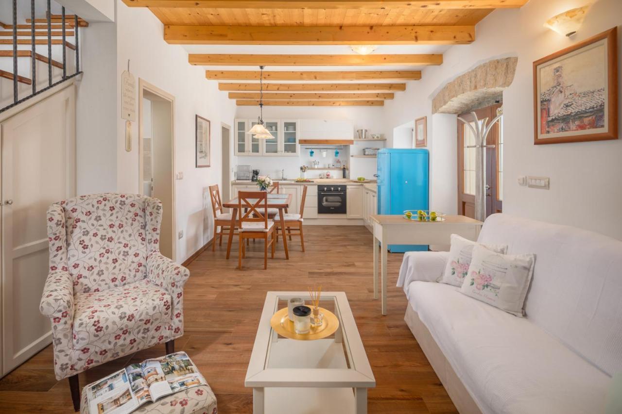 Casa *